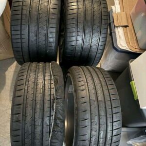 corvette Vossen wheels and tires package New HF-7 satin silver wheel tire package.