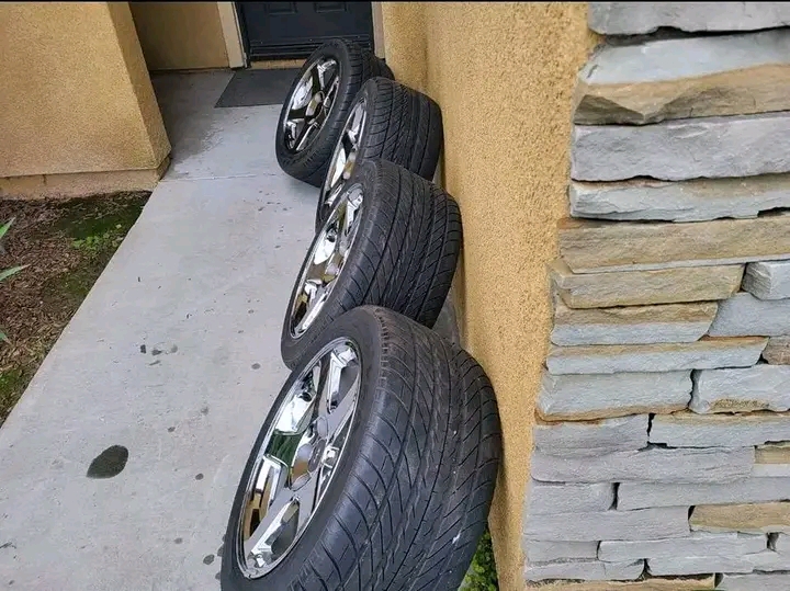 1735948324451