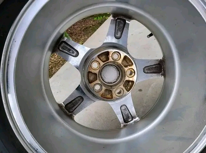 1735948343403